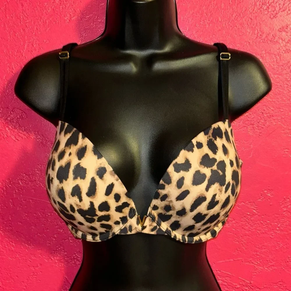 Victoria’s Secret leopard print push up bra. Sz 32DDD.